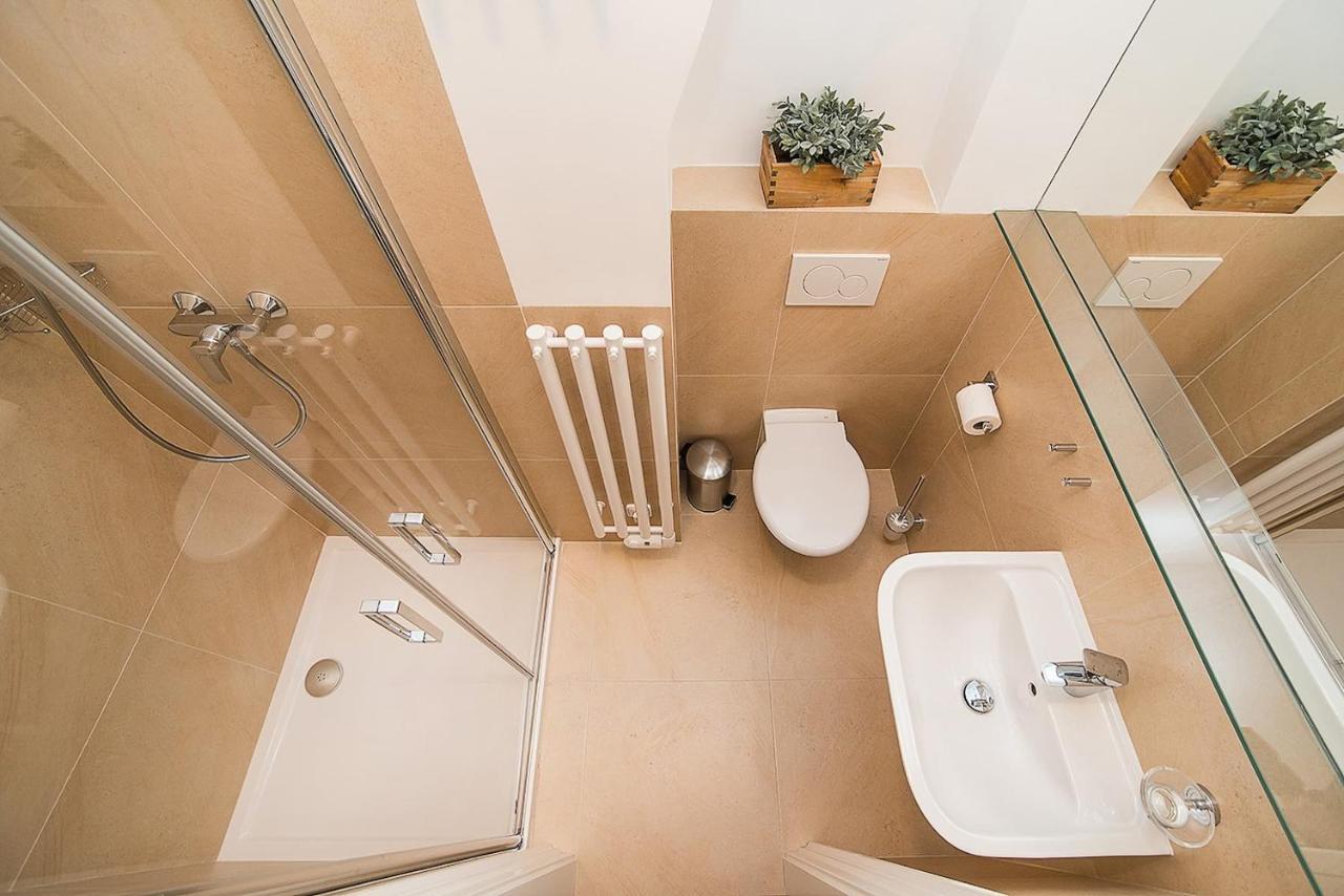 Newly Renovated 1-Bed Apartment At Charles Bridge Praga Exterior foto