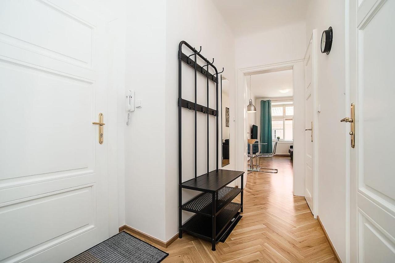 Newly Renovated 1-Bed Apartment At Charles Bridge Praga Exterior foto