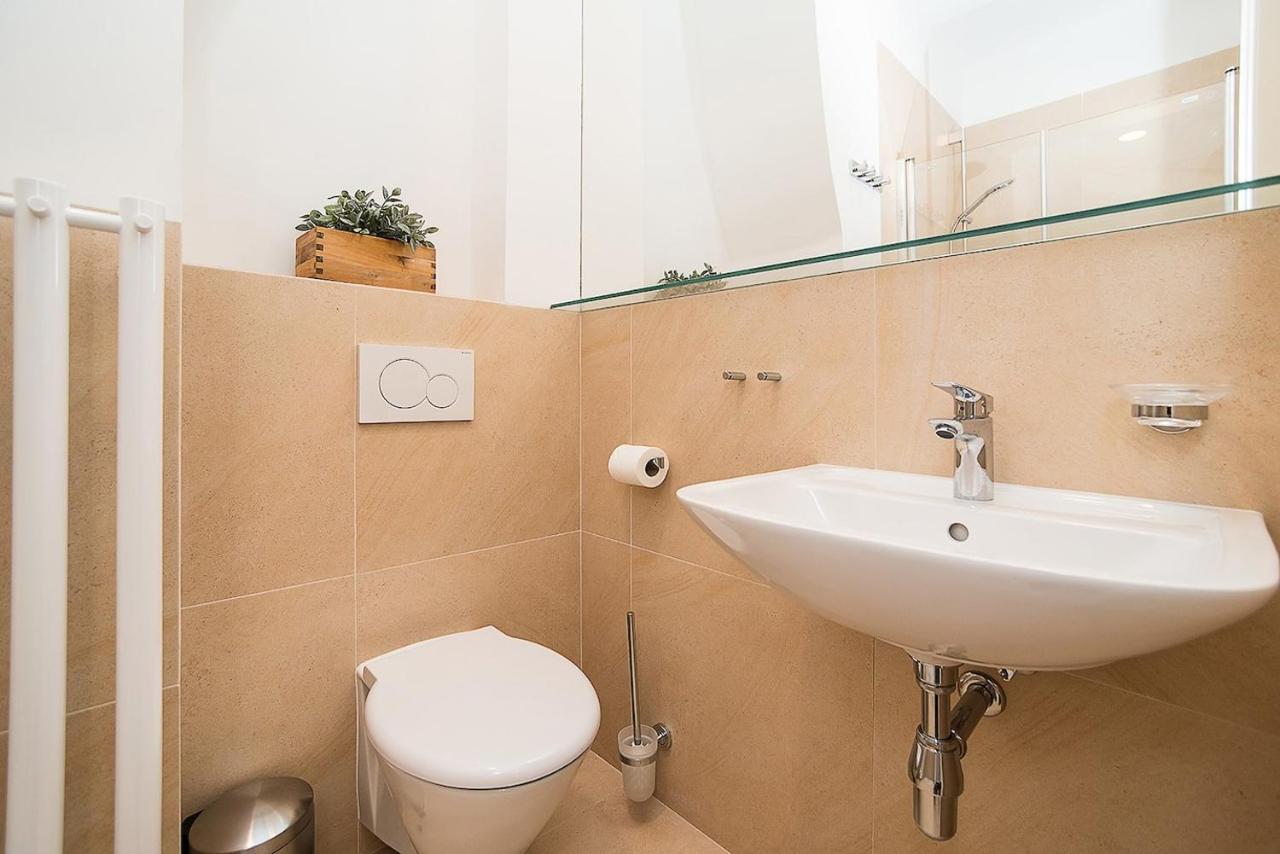 Newly Renovated 1-Bed Apartment At Charles Bridge Praga Exterior foto
